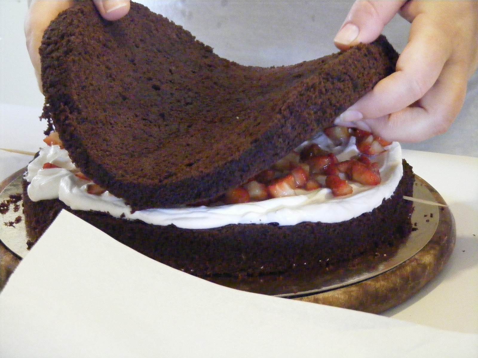 Layer cake fraises chocolat et chantilly au mascarpone7