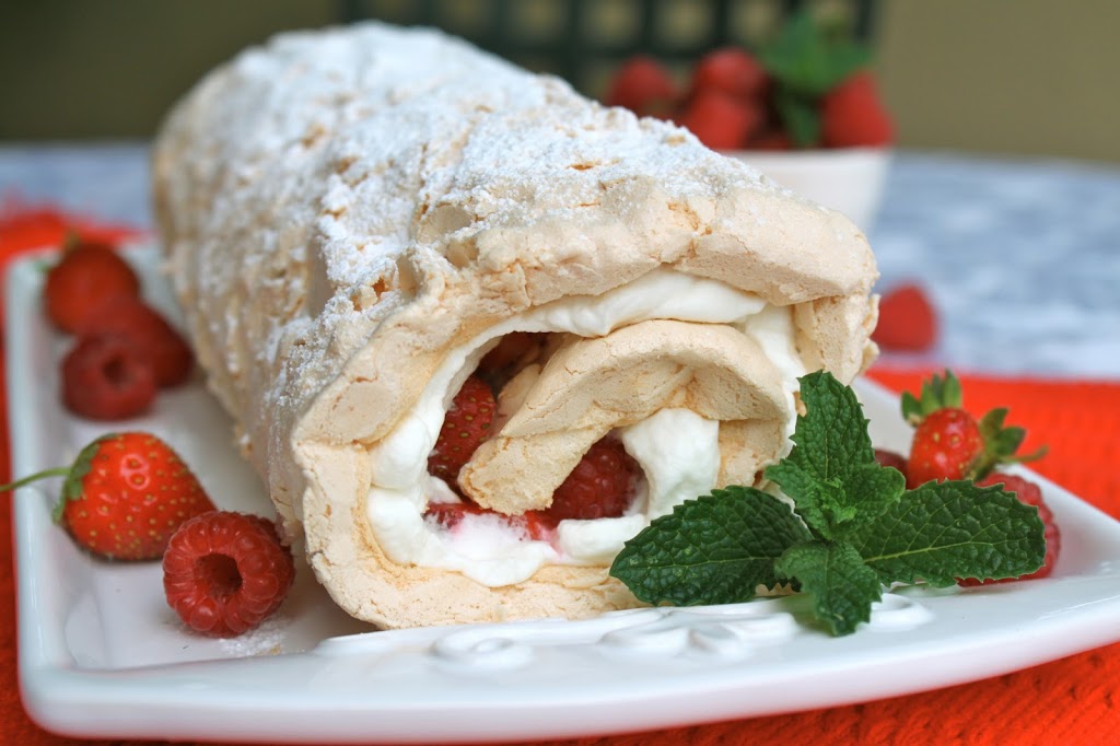 Roulé meringue, chantilly et fraises1