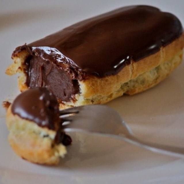 Éclair au chocolat